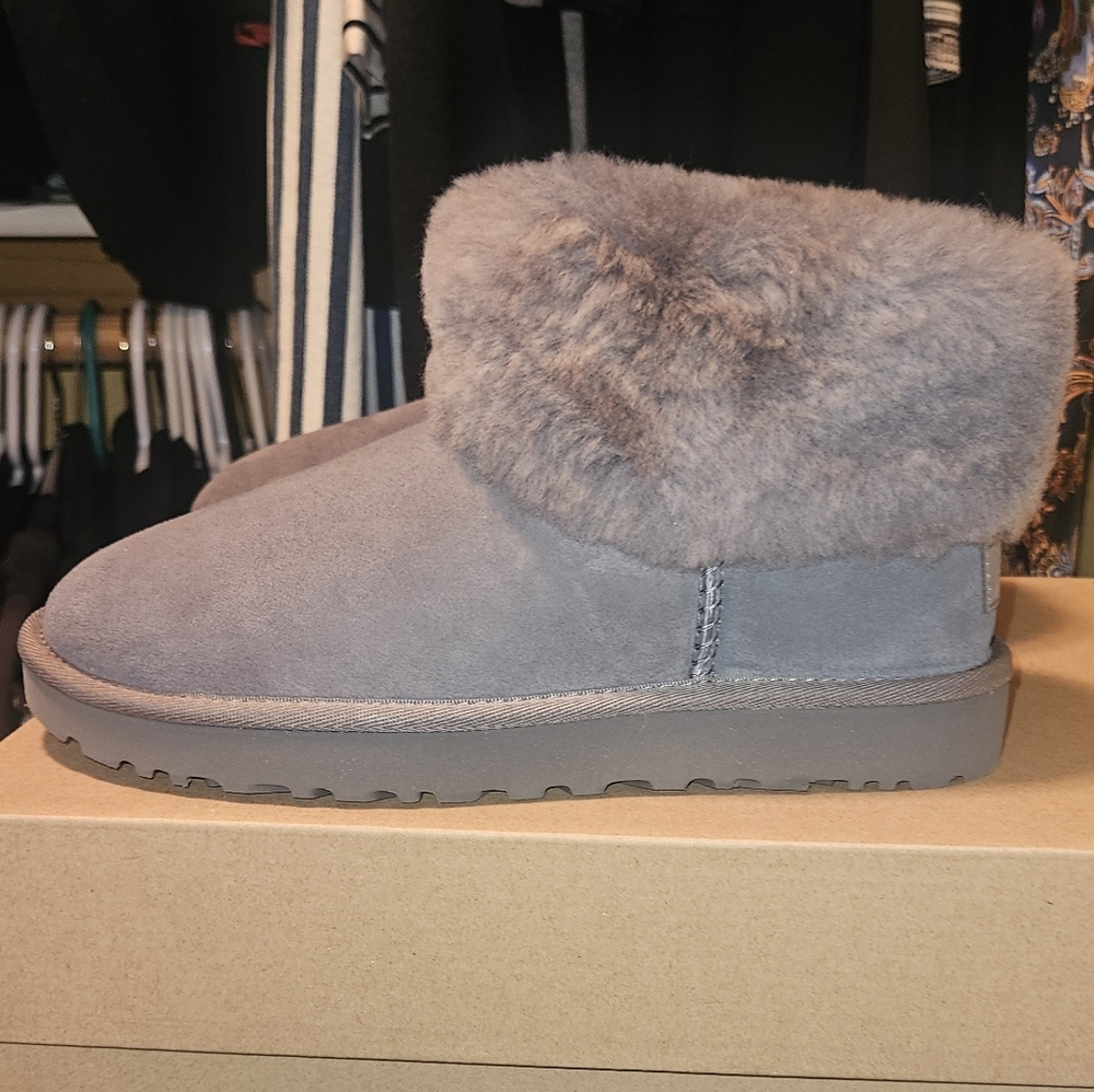 Classic Mini Fluff by UGG
